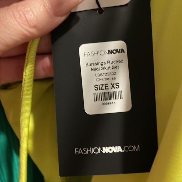 Nwt fashion nova blessings ruched midi skirt set - Picture 3 of 4